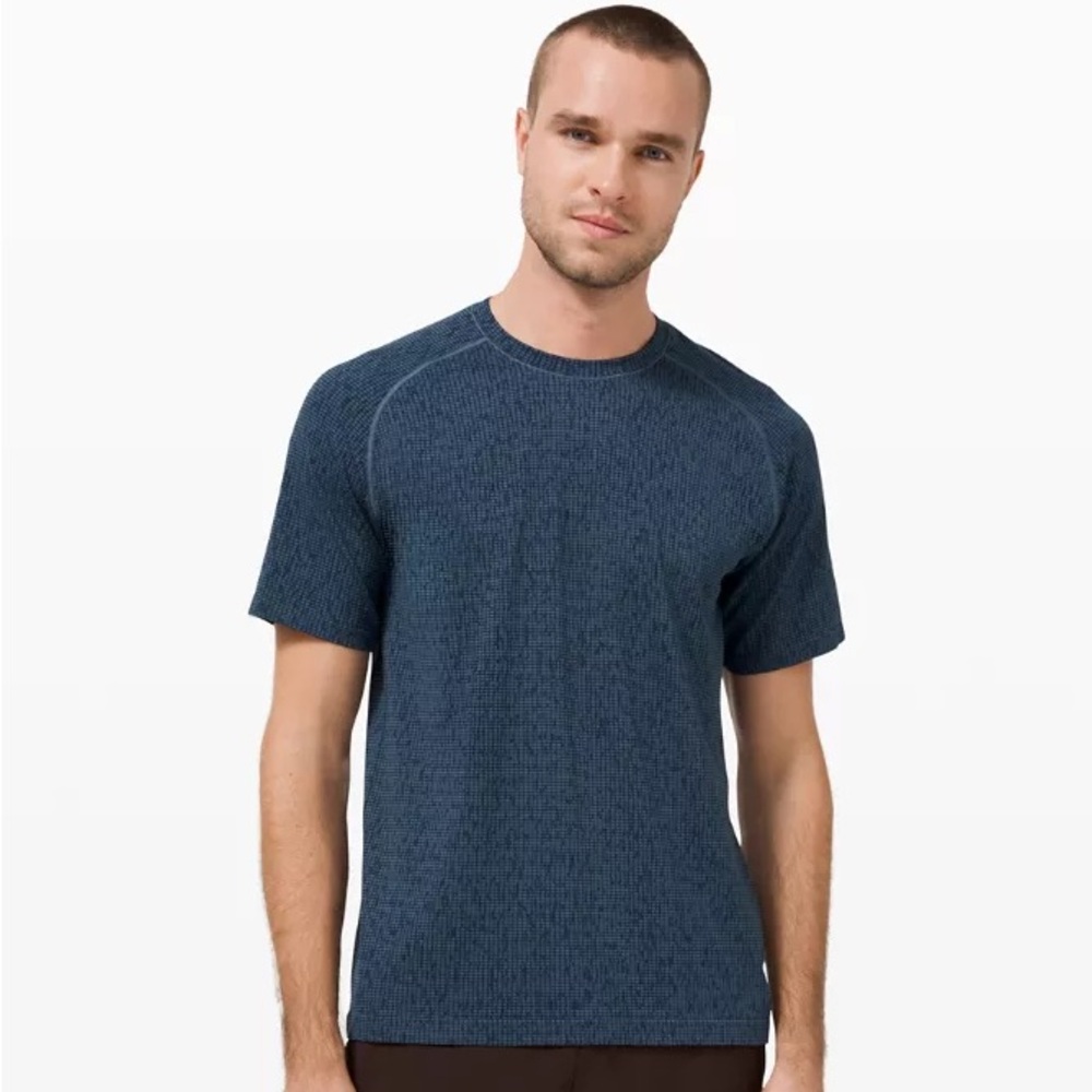 LULULEMON metal vent tech shirt